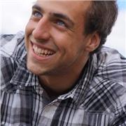 Profesor de francés e inglés con experiencia dando clases particulares a niños de 9-10 años durante mis estudios en Ámsterdam.